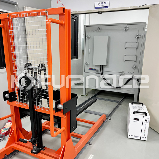 Atmosphere brazing furnace